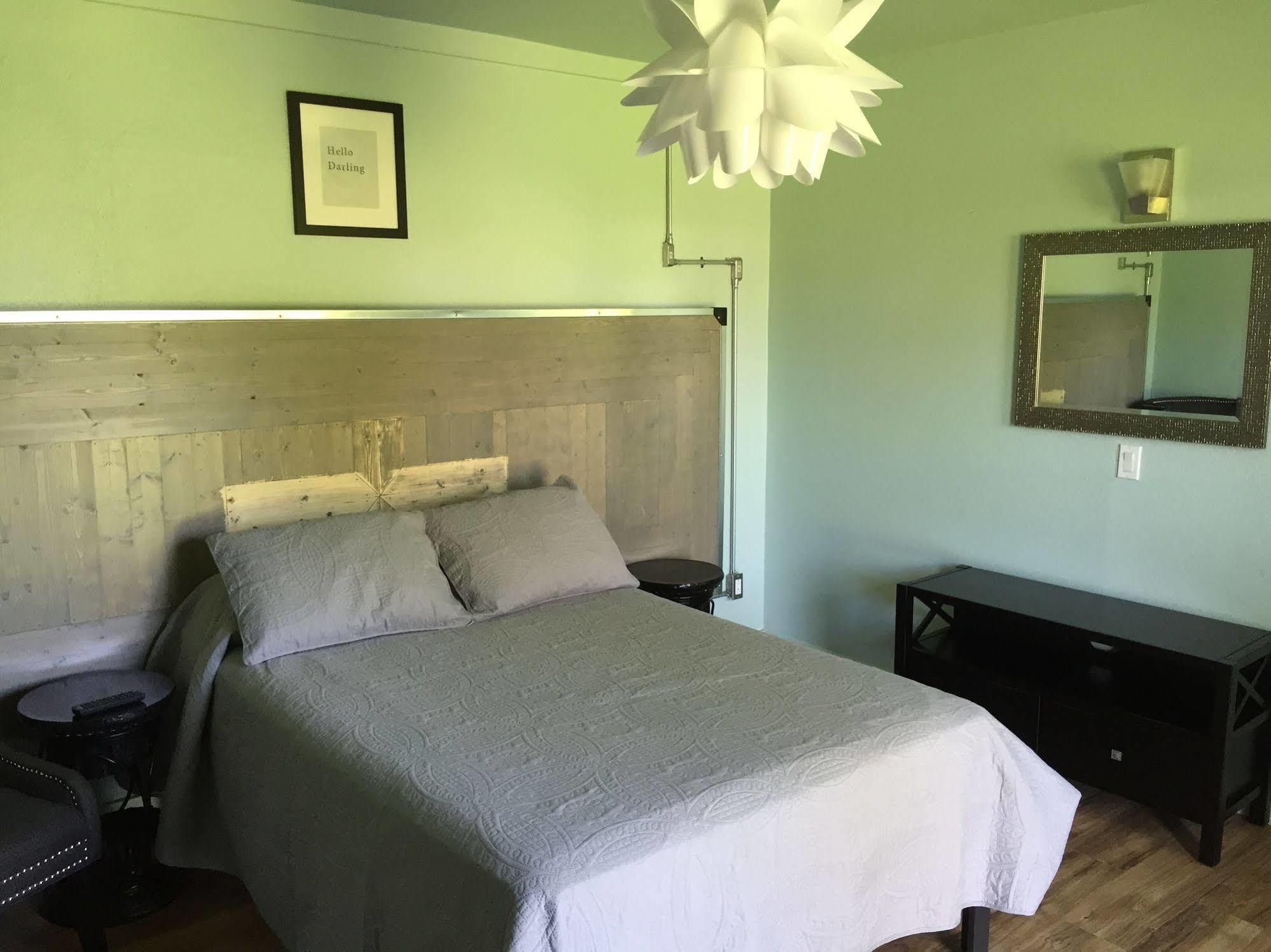 Rooms At The Pecan Olmito Kültér fotó