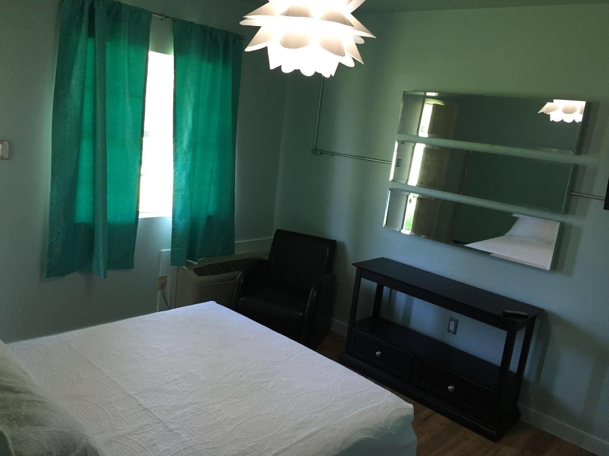 Rooms At The Pecan Olmito Kültér fotó